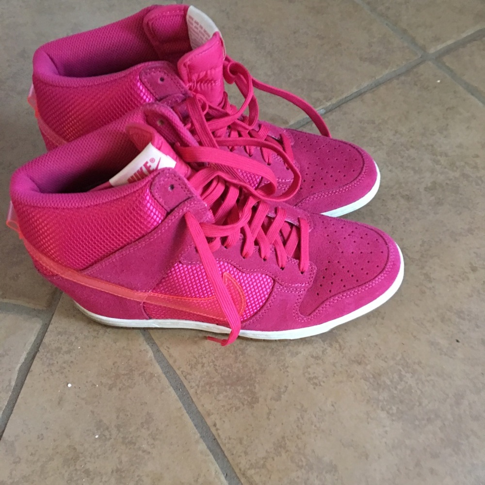 Hot pink nike wedge tennis shoes